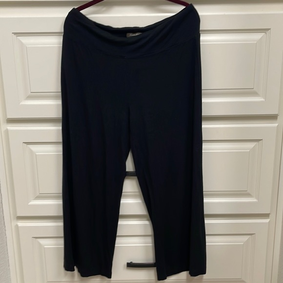 Tommy Bahama flowing pull on pants, black, ladies size medium - Picture 1 of 4